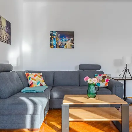 Apartment Shortstaypoland Plac Konstytucji B160